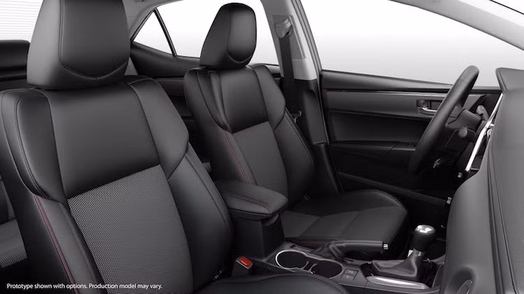 Bên cạnh đó, các vật liệu bọc nội thất cũng đã được Toyota nâng cấp và bổ sung. Corolla 2017 cũng đi kèm gói trang bị Safety Sense-P với các hệ thống hỗ trợ mới nhất như cảnh báo va chạm, phát hiện người đi bộ, hỗ trợ rời làn, giữ ga tự động dựa vào sóng radar, đèn pha tự động...