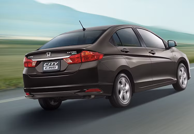 Ngay gần Việt Nam, Honda cũng dành riêng cho thị trường Thái Lan một phiên bản City đặc biệt với tên gọi City CNG. Về cơ bản, City CNG gần như không khác gì City ở Việt Nam. Tuy nhiên, điểm đặc biệt của phiên bản này đó là nó có thể chạy bằng nhiên liệu khí gas CNG, với một bình gas 65 lít ở trong khoang hành lý. Ở chế độ chạy gas, xe có thể đạt công suất tối đa 100,5 mã lực và mô-men xoắn cực đại 127 Nm.