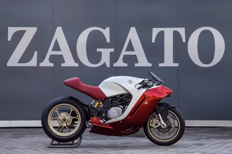 Dựa trên cơ sở dòng F4 nổi tiếng, MV Agusta F4Z là một mẫu siêu môtô "hàng thửa", được "chắp bút" bởi hãng thiết kế xe hơi danh tiếng Zagato. Từng nổi tiếng với nhiều siêu xe ôtô độc bản trước đây, nhưng F4Z lại là chiếc xe máy đầu tiên do hãng thiết kế với lịch sử từ năm 1919 tạo hình.
