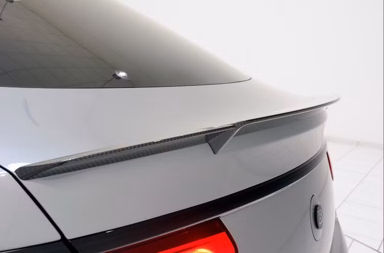 Dù có hiệu năng không khác gì một chiếc GLE 63 Coupe nguyên bản, nhưng hãng độ Brabus vẫn bán chiếc xe đã được độ nội và ngoại thất này với giá lên tới 126.675 Euro (tương đương 3,18 tỷ đồng). Như vậy, những thay đổi của hãng với chiếc xe có tổng giá trị (đã bao gồm công lắp ráp) lên tới 43.225 Euro (1,08 tỷ đồng).