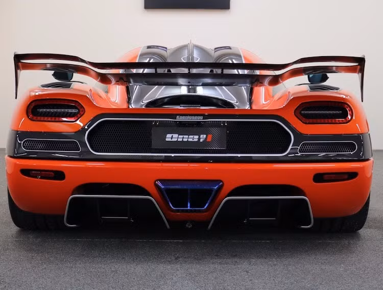 Do có cấu hình gần như y hệt One:1 nên Agera Final One of 1 cũng được trang bị động cơ V8 tăng áp kép 5.0l với công suất tối đa 1361 PS và mô-men xoắn cực đại 1371 Nm, kết hợp với hộp số ly hợp kép 7 cấp.