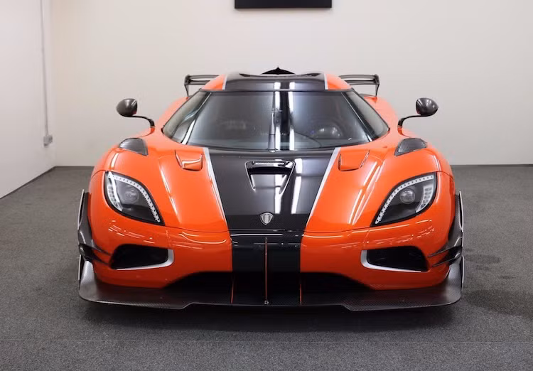 Với trọng lượng đạt tròn 1361 kg, chiếc xe cũng đạt tỉ lệ công suất/trọng lượng tuyệt hảo 1:1, có khả năng tăng tốc từ 0-300 km/h chỉ trong 11,92 giây và tốc độ tối đa dự đoán đạt ngoài 440 km/h.