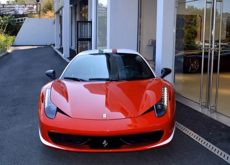 Vào năm 2013, một "đại gia" thông qua chương trình cá nhân hóa Tailor Made của Ferrari để đặt "thửa riêng" chiếc siêu xe Ferrari 458 Italia Nikki Lauda Edition. Mang tên gọi của một trong những tay đua F1 vĩ đại nhất, chủ xe muốn thông qua phiên bản này để gợi nhớ về một trong những thời kỳ thành công nhất của Ferrari trên đường đua lẫn đường phố.