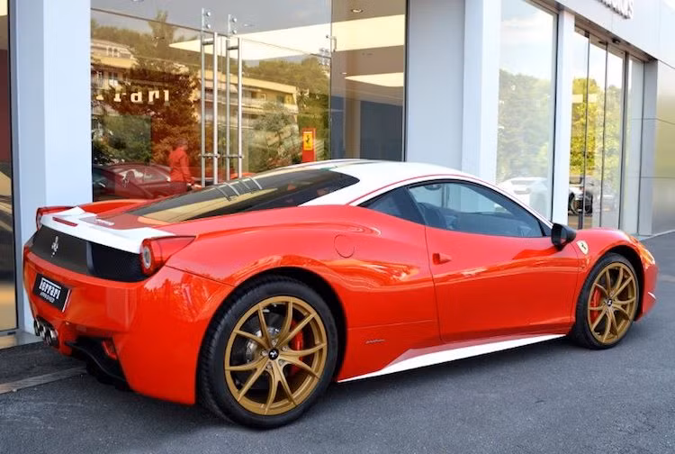 Ngoài những thay đổi về màu sắc và nội thất, 458 Italia Nikki Lauda Edition vẫn giữ nguyên hệ động lực trên 458 thường. Cụ thể hơn, chiếc xe được trang bị động cơ 4.5 lít V8 nạp khí tự nhiên với công suất tối đa đa 562 mã lực và mô-men xoắn cực đại 540 Nm. Vào thời điểm ra mắt, đây là khối động cơ nạp khí tự nhiên có tỉ lệ công suất/l lớn nhất Thế giới