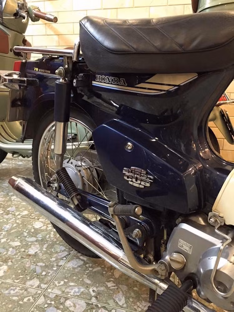 Tuy nhiên, do đã ra mắt từ rất lâu nên hiện nay đa phần những chiếc Honda Super Cub 70 Custom tại Việt Nam đã rất cũ. Mặc dù vậy, thỉnh thoảng những người sưu tập vẫn hay săn lùng và tìm ra những chiếc "xe cọp" như mới, chẳng hạn như chiếc Cub 82 đăng ký lần đầu vào năm 1996 tại Hà Nội này.