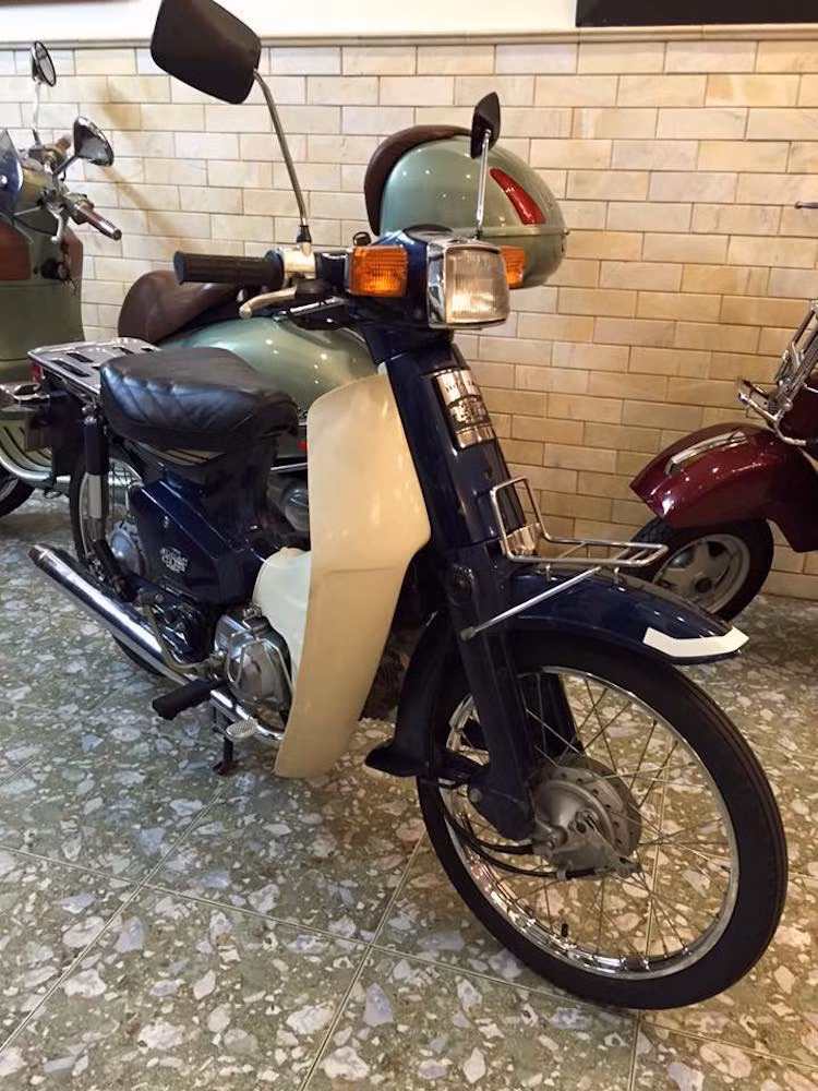 Hiện nay, vẫn có một số lượng không nhỏ những người chơi xe tại Việt Nam sưu tập những chiếc xe Honda Super Cub "82" còn mới như thế này. Một chiếc xe nguyên bản 100% ở trong tình trạng gần như mới nhiều lúc có thể có giá lên tới khoảng 100 triệu đồng.