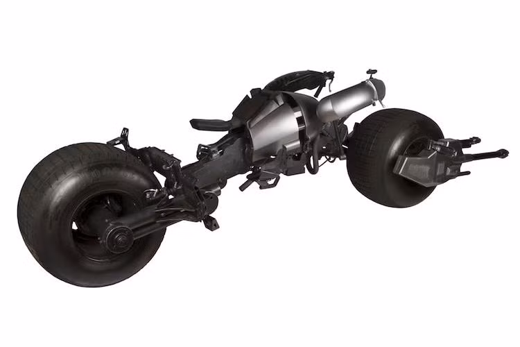 Sắp tới, chiếc Batpod này sắp được đem ra đấu giá trong một sự kiện ở London, Anh với mức giá dự đoán cao nhất có thể lên tới 80.000 Bảng Anh (tương đương 2,37 tỷ.