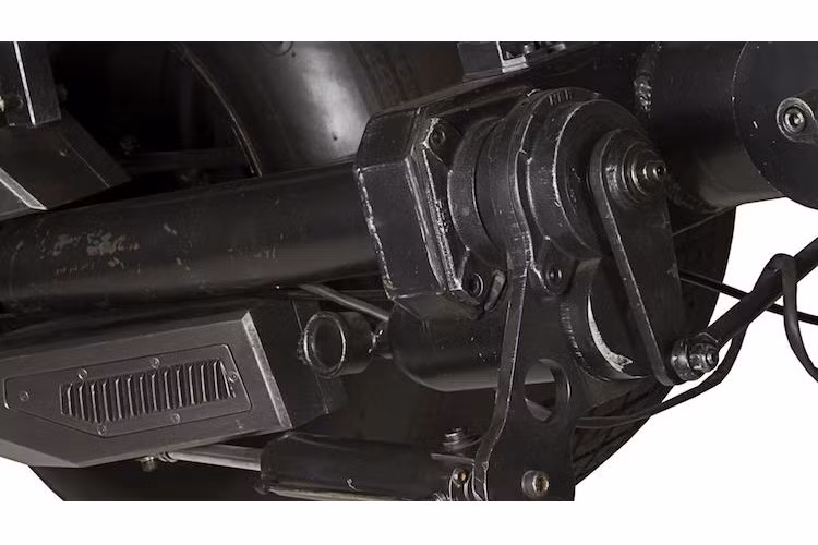 Chiếc siêu xe môtô mà khán giả thấy trong phim có thể vận hành nhờ vào một động cơ 750 cc của Honda, không rõ đã được lấy từ mẫu xe nào. Sức mạnh của động cơ được truyền tới bánh sau qua trục các-đăng.