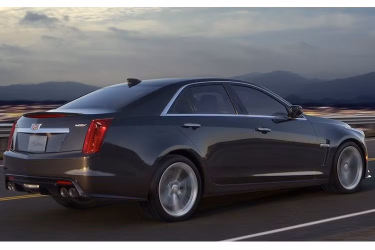 Động cơ này cung cấp cho chiếc xe công suất lên tới 640 mã lực và mô-men xoắn cực đại 854 Nm, giúp nó chỉ mất 3,7 giây để đạt 100 km/h từ khi đứng yên và tốc độ tối đa đạt tròn 320 km/h.