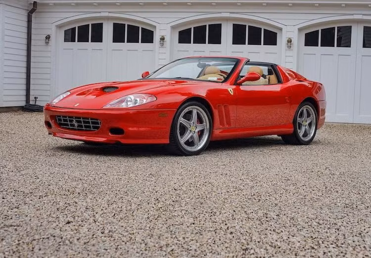 Nếu tính cả các phiên bản số bán tự động, đã có tổng cộng 559 chiếc Superamerica được Ferrari chế tạo. Con số này đi theo "chân lý" của nhà sáng lập hãng Enzo Ferrari, khi ông luôn cho rằng nên sản xuất ít hơn một chiếc xe so với nhu cầu thực của thị trường. Chính vì vậy, hiện nay những chiếc Superamerica đã trở thành "hàng hiếm" được những người sưu tập xe săn lùng.