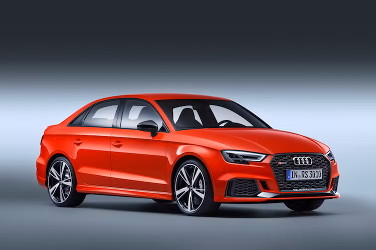 Trước đây, dòng xe thể thao hạng C RS3 đã từng có phiên bản RS3 Sportback 5 cửa, hướng tới đối thủ Mercedes-AMG A45. Mới đây nhất tại triển lãm Paris, Audi RS3 Sedan đã được "trình làng", sẵn sàng để "so găng" với đối thủ Mercedes-AMG C45 vừa được nâng cấp.