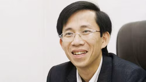  Chủ tịch Dược Viễn Đông – Lê Văn Dũng: Năm 2010, cổ phiếu DVD của Công ty CP Dược phẩm Viễn Đông là một trong những hàng hot trên thị trường và có những chuỗi tăng điểm kéo dài, thanh khoản lớn, được các nhà đầu tư cực kỳ quan tâm. Tuy nhiên, sự việc đã nhanh chóng bị Ủy ban Chứng khoán Nhà nước phơi bày, khi Chủ tịch HĐQT kiêm Tổng Giám đốc Lê Văn Dũng là người chủ mưu cùng một số người khác thao túng cổ phiếu để nhằm thâu tóm Công ty CP Dược phẩm Hà Tây (DHT).