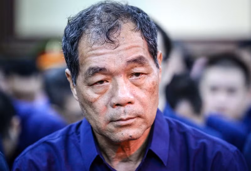  Trầm Bê lãnh 7 năm tù: Ngày 14/12/2020, bị tuyên án 3 năm tù, tổng hợp hình phạt là 7 năm tù vì phạm tội vi phạm quy định về cho vay trong hoạt động của các tổ chức tín dụng. Ông Trầm Bê – phó chủ tịch HĐQT Ngân hàng Phương Nam và 8 bị cáo là cán bộ, nhân viên ngân hàng Phương Nam, đã biết rõ Công ty Bình Phát không đủ điều kiện được cấp tín dụng nhưng vẫn để xuất cho vay, phê duyệt cho vay dẫn đến việc Ngân hàng Phương Nam bị thiệt hại 505 tỷ đồng.