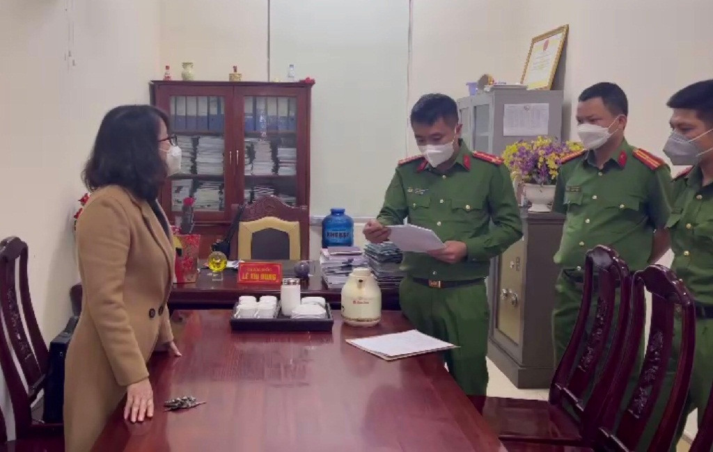 Hiện, Cơ quan Cảnh sát điều tra Công an huyện Hưng Nguyên đang tiếp tục điều tra mở rộng vụ bắt Giám đốc trung tâm giáo dục thường xuyên ở Nghệ An để xử lý theo quy định pháp luật.