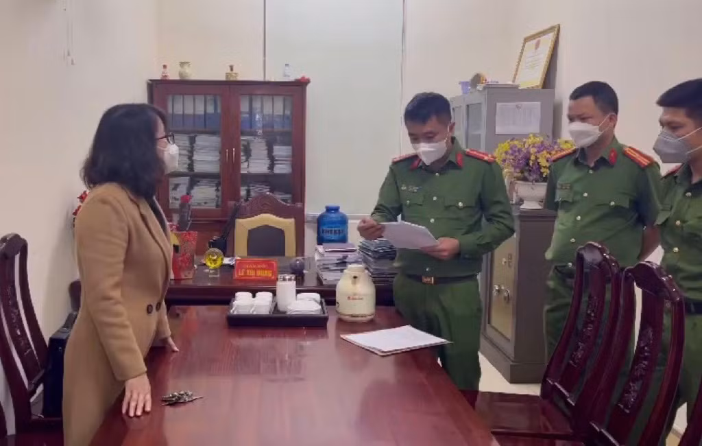 Hiện, Cơ quan Cảnh sát điều tra Công an huyện Hưng Nguyên đang tiếp tục điều tra mở rộng vụ bắt Giám đốc trung tâm giáo dục thường xuyên ở Nghệ An để xử lý theo quy định pháp luật.