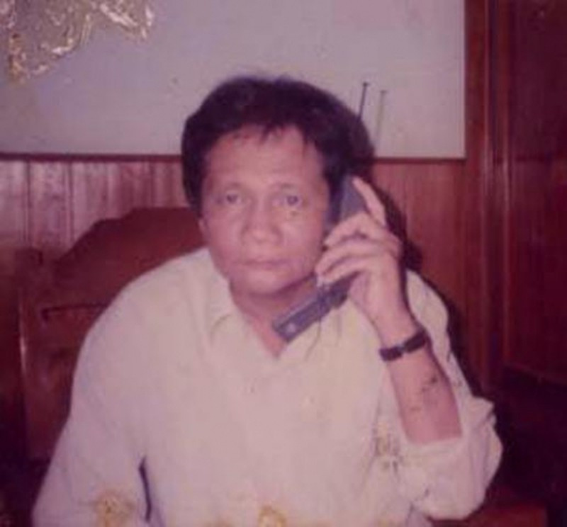 Lúc ấy, trí óc non nớt của Năm Cam chưa hiểu rằng người cô cư xử như vậy hết sức tồi tệ với gia đình mình. Sau này, khi đã chớm hiểu cuộc đời, Năm Cam nhận ra một điều rất đơn giản nhưng cũng là nỗi ám ảnh suốt một đời phải giàu có dù bằng bất cứ cách nào. Nếu nghèo khó, những điều đơn giản và dễ hiểu nhất như tình thân bằng quyến cũng không có. (Ảnh minh hoạ)