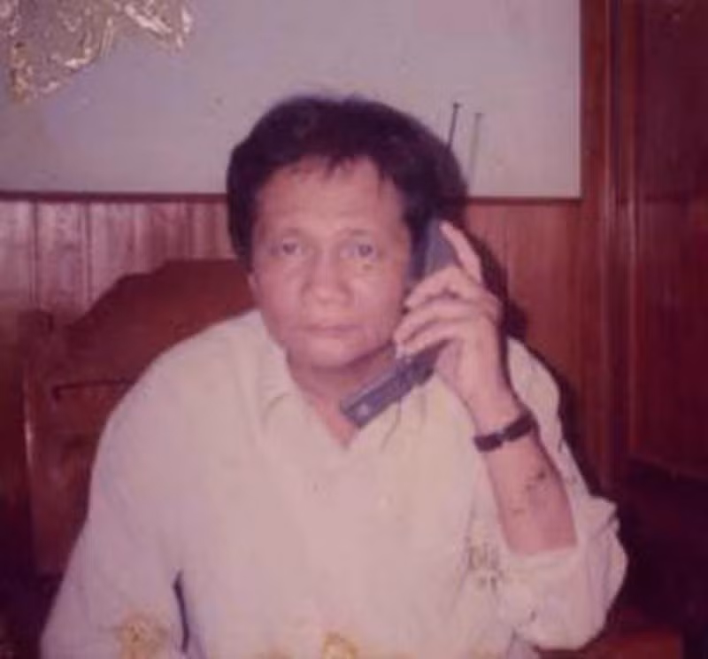 Lúc ấy, trí óc non nớt của Năm Cam chưa hiểu rằng người cô cư xử như vậy hết sức tồi tệ với gia đình mình. Sau này, khi đã chớm hiểu cuộc đời, Năm Cam nhận ra một điều rất đơn giản nhưng cũng là nỗi ám ảnh suốt một đời phải giàu có dù bằng bất cứ cách nào. Nếu nghèo khó, những điều đơn giản và dễ hiểu nhất như tình thân bằng quyến cũng không có. (Ảnh minh hoạ)