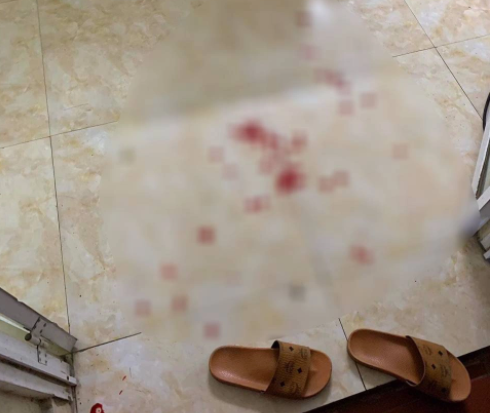  Côn đồ xông vào nhà chém người ở Hải Dương: Tối 30/3, anh N.D.H. (18 tuổi, trú phường Quang Trung, TP Hải Dương) đang ở trong nhà thì bất ngờ bị 3 người đàn ông cầm dao bầu xông vào chém nhiều nhát vào đầu và tay trái. Một người trong nhóm này tự xưng là Hùng "Tỉnh", thách thức người nhà báo Công an rồi rời đi. 