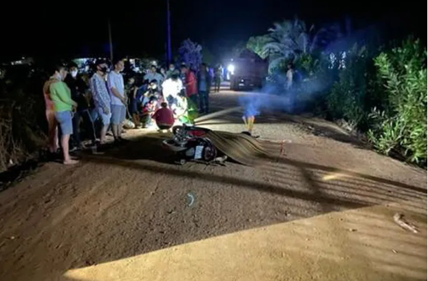  Va chạm xe máy cày khi đi mua thuốc cho mẹ, nữ sinh tử vong: Đêm 29/3, trên đường liên thôn thuộc thôn Cô Kiều, xã Tân Thắng, huyện Hàm Tân, Bình Thuận, em Phan Thị Như Q. (SN 2002, ngụ thôn Cô Kiều) điều khiển xe máy xảy va chạm với xe máy cày có kéo rơ mooc. Cú va chạm khiến em Q thiệt mạng tại chỗ, xe máy hư hỏng nặng. 