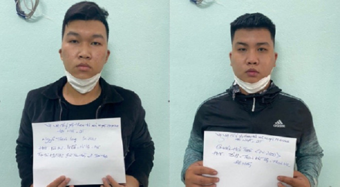  Tấn công người khác bằng roi điện chỉ vì một ánh nhìn: Cho rằng nạn nhân nhìn đểu mình tại một quán bar ở phường Hòa Thuận Tây, quận Hải Châu, TP Đà Nẵng nên Quách Hải Toàn (22 tuổi) và Nguyễn Thanh Long (21 tuổi, cùng trú quận Thanh Khê, Đà Nẵng) dùng vỏ chai bia, roi điện để đánh người. 