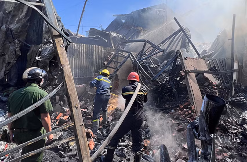  Cháy ở An Giang, 2 căn nhà bị thiêu rụi: Sáng 30/3, tại căn nhà kho do ông Trần Phước Tân (50 tuổi, trú TP Long Xuyên, tỉnh An Giang) làm chủ đã xảy ra cháy. Ngọn lửa bùng phát, sau đó lan nhanh sang các căn nhà liền kề. Sau một giờ đồng hồ tích cực, lực lượng chức năng đã dập tắt hoàn toàn đám cháy. Ngọn lửa thiêu rụi 2 căn nhà, 2 căn khác thiệt hại 40- 80% và một ô tô cùng nhiều xe máy cũng bị cháy. 