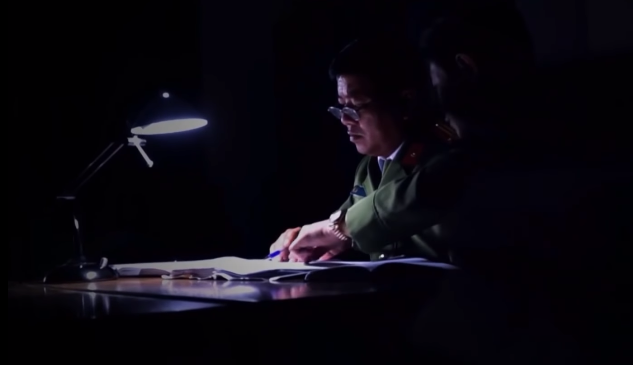 Nhận định đây là vụ án đặc biệt nghiêm trọng, Công an tỉnh Hà Giang lập chuyên án điều tra. Từ kết quả khám nghiệm hiện trường, tử thi, Ban chuyên án nhận định: Đối tượng gây án phải có từ 2 tên trở lên. Hiện trường vụ án rộng: bên bờ sông Lô, đầu hồi nhà, nhà vệ sinh, giếng nước...; chứng tỏ đối tượng có mối quan hệ với gia đình nạn nhân mới "điều" được các nạn nhân tới những nơi như vậy để sát hại.