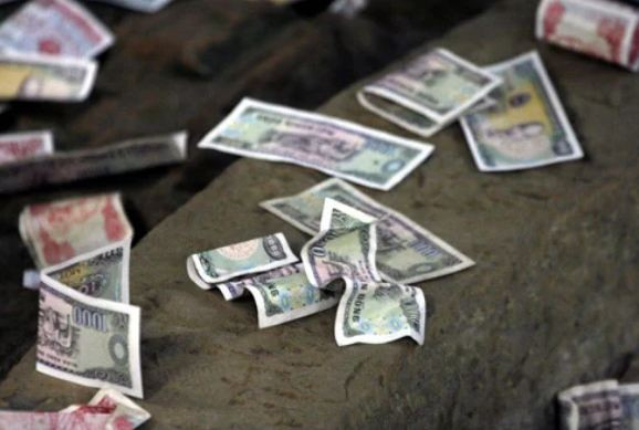 Duoc cho tien cung khong lam 3 viec nay, keo tai loc tieu tan, ngap trong no