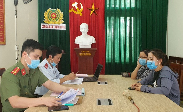  Đăng tin sai sự thật về bắt cóc trẻ em trên facebook: Chị N.T.K.L (SN 1992) và chị N.T.N (SN 1994 đều trú TP Hà Tĩnh) đã có hành vi cung cấp, chia sẻ lên facebook thông tin bịa đặt về bắt cóc trẻ em gây hoang mang dư luận. Ngày 14/4, Công an Hà Tĩnh đã xử phạt 2 người này 5 triệu đồng.