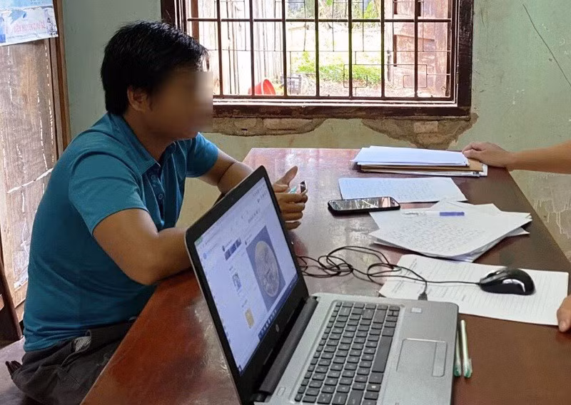  Đăng sai sự thật lên Facebook, bị phạt 7,5 triệu đồng: Anh N.A.D (trú ở Gia Lai) đăng tải các bài viết có nội dung sai sự thật, hình ảnh bôi nhọ, xúc phạm đến uy tín, danh dự của các của một số lãnh đạo, công an ở tỉnh Gia Lai… Ngày 9/10/2020 Sở Thông tin và Truyền thông tỉnh này đã xử phạt anh D. 7,5 triệu đồng.