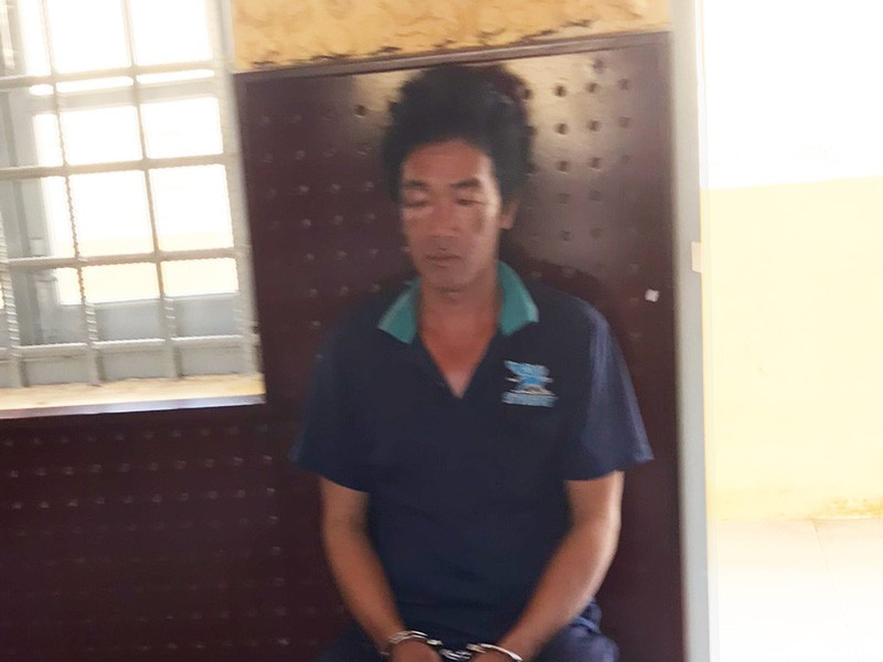  Thuyền viên dùng kéo đâm thuyền trưởng tử vong: Ngày 16/4, mâu thuẫn trong lúc nhậu khi đi đánh bắt ngoài biển, thuyền viên Trần Phương Xa (36 tuổi ở Hậu Giang) đã dùng kéo làm cá đâm thuyền trưởng Phan Thanh Tùng (43 tuổi, ở Tiền Giang) tử vong rồi đi đầu thú. Ngày 19/4, Công an tỉnh Bến Tre đang tạm giữ Xa để điều tra.