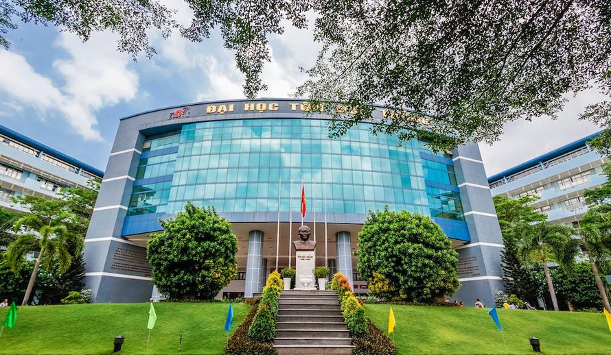  Đình chỉ vụ án ông Lê Vinh Danh kiện Tổng LĐLĐ VN: Ngày 19/4, TAND TPHCM cho biết, vừa có quyết định đình chỉ giải quyết vụ án hành chính giữa người kiện là ông Lê Vinh Danh - nguyên Hiệu trưởng Trường ĐH Tôn Đức Thắng và bị kiện là Đoàn Chủ tịch Tổng Liên đoàn Lao động Việt Nam (TLĐLĐ VN), đơn vị chủ quản của Trường Tôn Đức Thắng... 