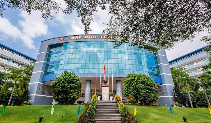  Đình chỉ vụ án ông Lê Vinh Danh kiện Tổng LĐLĐ VN: Ngày 19/4, TAND TPHCM cho biết, vừa có quyết định đình chỉ giải quyết vụ án hành chính giữa người kiện là ông Lê Vinh Danh - nguyên Hiệu trưởng Trường ĐH Tôn Đức Thắng và bị kiện là Đoàn Chủ tịch Tổng Liên đoàn Lao động Việt Nam (TLĐLĐ VN), đơn vị chủ quản của Trường Tôn Đức Thắng... 