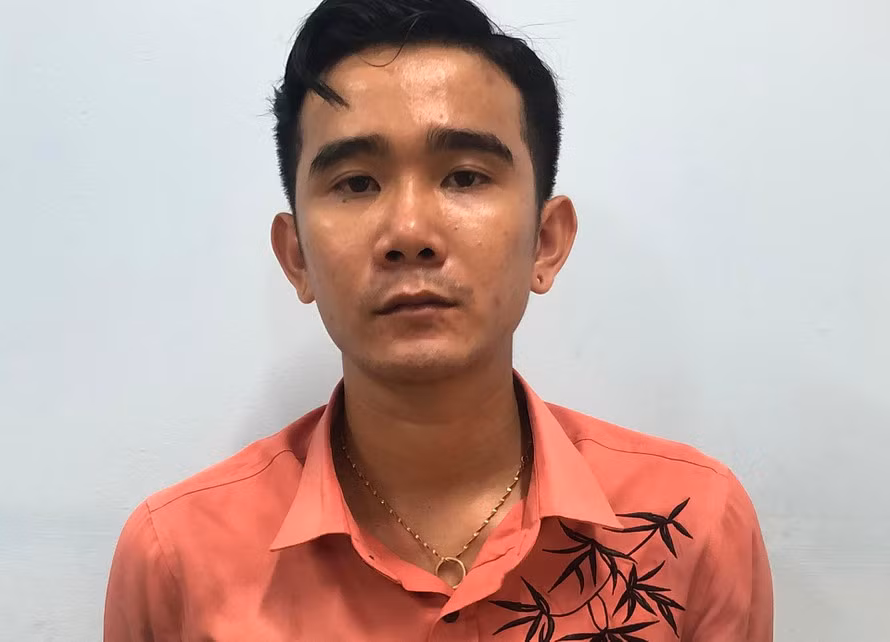  Đâm đối thủ vì cản chở người yêu về: Tối 23/3, sau khi ăn uống và hát karaoke,Võ Hữu Nghĩa (24 tuổi, quê Sóc Trăng) muốn chở người yêu tên K.N về nhưng chị này không đồng ý, khi người khác đến ngăn cản thì Nghĩa rút chìa khóa xe máy đâm liên tiếp vào ngực và hạ sườn khiến người đến can gục xuống đường để lại thương tích 18%. Ngày 17/4, Công an TP HCM đã khởi tố Nghĩa.