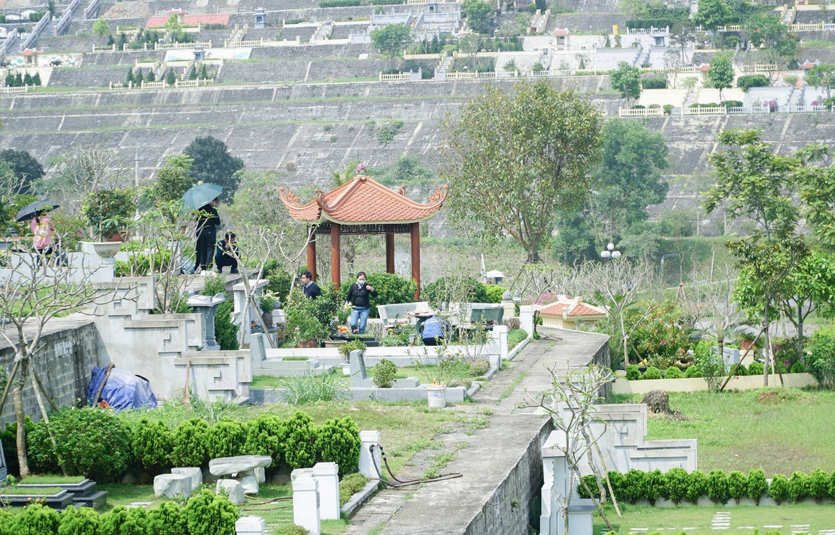 Đại diện ban quản lý ở đây cho biết, hầu như những vị trí đắc địa có giá nhiều tỷ đồng đều đã được đặt chỗ trước nhằm đề phòng cho “cơn sốt” nơi chôn cất sau này.