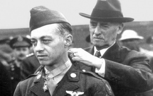 Maynard Smith: Ke bat tri, ruong bo vo con va... anh hung nuoc My