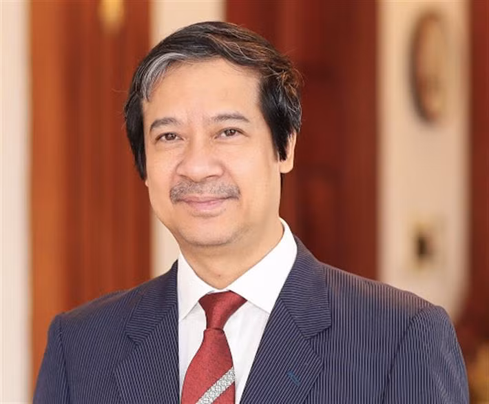 Bộ trưởng Giáo dục và Đào tạo Nguyễn Kim Sơn chia sẻ quan điểm: Sự nghiệp phát triển giáo dục và đào tạo nói chung, đổi mới căn bản, giáo dục - đào tạo nói riêng là quá trình lâu dài; mỗi nhiệm kỳ, mỗi chặng đường lại đặt thêm một viên gạch để xây lên công trình rất to lớn này. Trong lá thư gửi tới giáo viên cả nước, tân Bộ trưởng kêu gọi sự chung sức, tập hợp trí tuệ, đồng tâm hiệp lực để làm giáo dục ngày càng tốt lên. Ông Sơn nêu rõ: "Việc đổi mới cần bắt đầu từ người thầy và phát triển người thầy". 