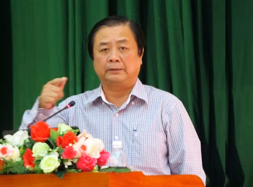 Bộ trưởng NN&amp;PTNT Lê Minh Hoan ghi nhận những thành quả trong nhiệm kỳ đầy sóng gió của người tiền nhiệm Nguyễn Xuân Cường. Ông cam kết sẽ tiếp tục chèo lái, trăn trở vì sự phát triển chung của ngành, lợi ích của hàng chục triệu nông dân và gửi gắm đến tất cả cán bộ "phải đặt lợi ích chung lên trên hết". Ông Hoan nói: "Có thể chúng ta có những sự khác biệt, nhưng đừng từ sự khác biệt tạo thành cách biệt, mà phải dung hòa sự khác biệt, lấy sự khác biệt đó để hỗ trợ lẫn nhau, vì không ai là hoàn hảo và một cánh én cũng không làm lên nổi một mùa xuân".