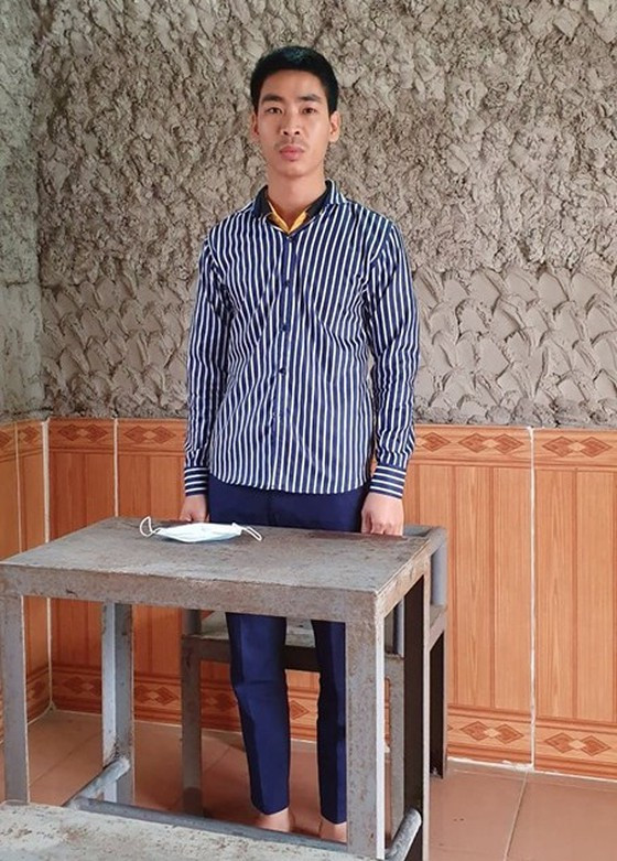 G iả danh công an gọi điện thoại lừa đảo tiền tỷ: Tự xưng Công an thông báo cho bị hại nghi ngờ có liên quan đến hoạt động rửa tiền, mua bán trái phép chất ma túy. Yêu cầu nạn nhân phải bí mật chuyển toàn bộ tiền trong tài khoản ngân hàng vào số tài khoản “của Bộ” để phục vụ điều tra. Với thủ đoạn trên, Nguyễn Văn Phi (ở Bắc Giang) và đồng bọn đã chiếm đoạt của nhiều nạn nhân tổng số tiền 3,3 tỷ đồng ở Nghệ An. Ngày 14/4/2020, Phi ra đầu thú ở Công an tỉnh Nghệ An. 