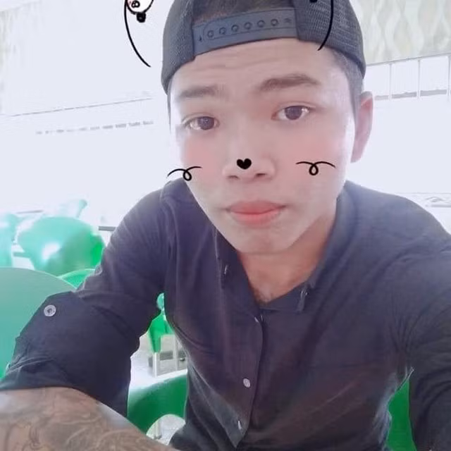  Truy bắt thanh niên chạy xe nẹt pô rồi đâm chết 2 người: Ngày 12/4, Công an tỉnh Bình Dương cho biết, đơn vị đang truy bắt đối tượng tên Thành (còn được gọi là Hải B, hiện chưa rõ lai lịch) để điều tra về vụ hỗn chiến làm 2 người chết, 3 người bị thương vào ngày 11/4 ở khu phố Cây Da, phường Thạnh Phước, thị xã Tân Uyên.