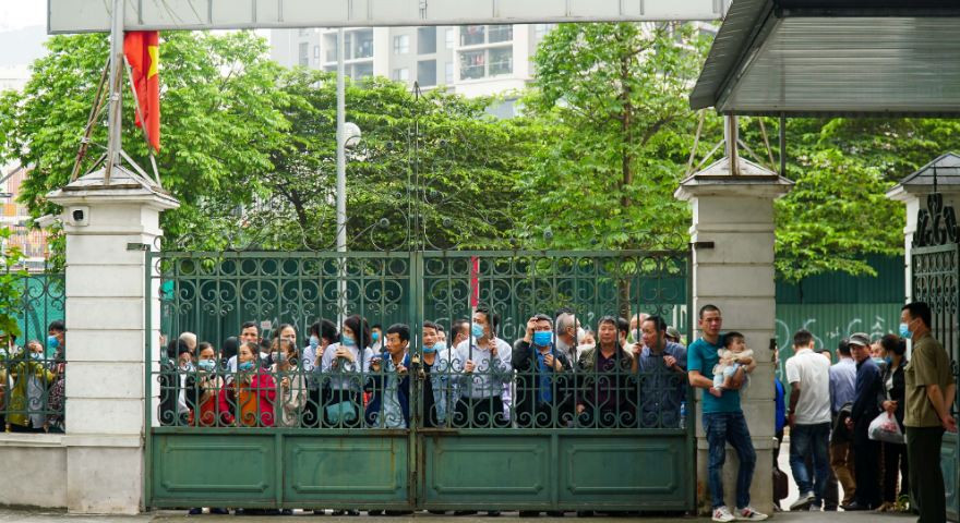 Đến tháng 8/2008, sau hơn 11 tháng khởi công xây dựng, MCC tự ý dừng hợp đồng, rút hết người về nước trong khi chưa hoàn thành thiết kế chi tiết các hạng mục, chưa lựa chọn và ký được hợp đồng với nhà thầu phụ, chưa triển khai thi công bất kỳ hạng mục nào của gói thầu.