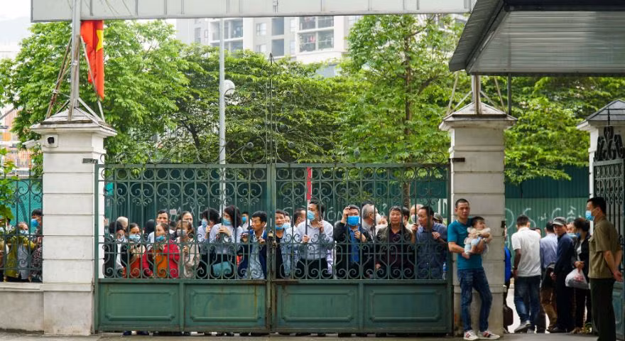 Đến tháng 8/2008, sau hơn 11 tháng khởi công xây dựng, MCC tự ý dừng hợp đồng, rút hết người về nước trong khi chưa hoàn thành thiết kế chi tiết các hạng mục, chưa lựa chọn và ký được hợp đồng với nhà thầu phụ, chưa triển khai thi công bất kỳ hạng mục nào của gói thầu.