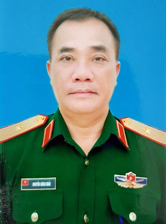 Thiếu tướng Nguyễn Đăng Khải (55 tuổi; quê Phù Ninh, Phú Thọ), Phó Tư lệnh kiêm tham mưu trưởng Quân khu 2 ứng cử khối Quân đội. 