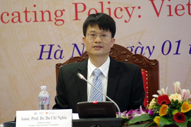 Ông từng giữ chức Phó trưởng khoa Phát thanh truyền hình; Trưởng Khoa Quan hệ công chúng và quảng cáo. Bên cạnh nghề giáo, PGS, TS Đỗ Chí Nghĩa còn là Tổng biên tập Thời báo Doanh nhân. Sau đó ông chuyển về Báo Đại biểu Nhân dân công tác. Vào tháng 6/2020, ông được bổ nhiệm lại chức Tổng Biên tập Báo Đại biểu Nhân dân.