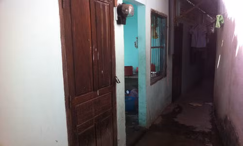 10. Người phụ nữ tử vong trong nhà vệ sinh nghi do tự phá thai Ngày 15/8, Công an TP. Phan Thiết (Bình Thuận) cho biết đang điều tra về nguyên cái chết của chị H.T.N.Y (29 tuổi) trú tại thị trấn Lương Sơn (Bắc Bình, Bình Thuận) được phát hiện trong nhà vệ sinh thuộc khu nhà trọ KP3, Phường Phú Thủy, TP Phan Thiết hôm 14/8. Theo kết quả khám nghiệm tử thi, chị H.T. N. Y tử vong do băng huyết. Ngoài ra còn phát hiện trong bồn cầu một thai nhi khoảng 5 tháng nghi là do tự phá thai.