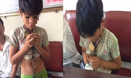 8. Nghệ An: Bé trai bị xích cổ đi lang thang khắp nơi Khoảng 16h chiều 14/8, người dân ở xã Nghi Phương (Nghi Lộc, Nghệ An) bất ngờ phát hiện bé trai bị xích cổ, dây xích bị khóa lại bằng một ổ khóa lớn màu vàng, trên người và tay có nhiều vết bầm tím, trong tình trang mệt lả. Ngay lập tức người dân đã đưa bé vào trụ sở UBND xã. Tại đây, bé trai cho biết mình tên Sỹ, nhà ở xã Nghi Văn. Sỹ bị bố trói vào cây bạch đàn trong vườn từ ngày 13/8, đến trưa ngày hôm sau Sỹ giằng đứt dây xích rồi bỏ trốn.