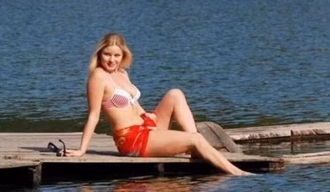 Anna - tình nhân của Lưu Chí Quân.