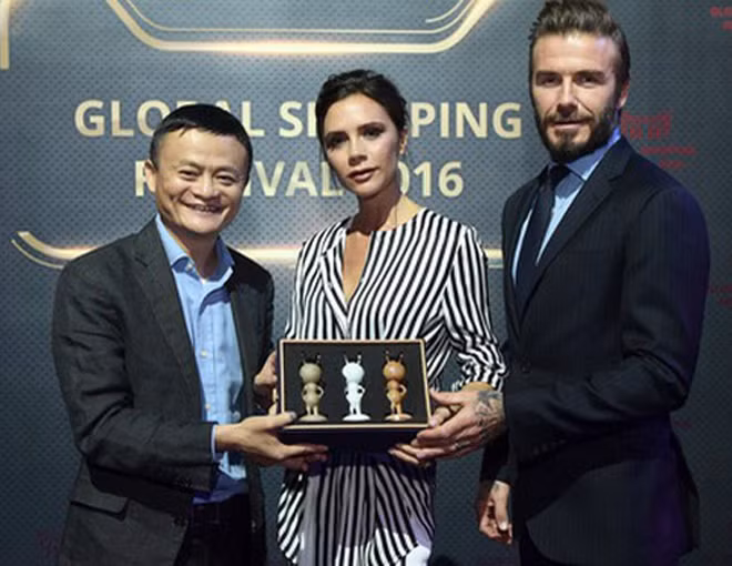 Tỷ phú giàu nhất Trung Quốc cũng có dịp đứng chung sự kiện cùng vợ chồng David Beckham.