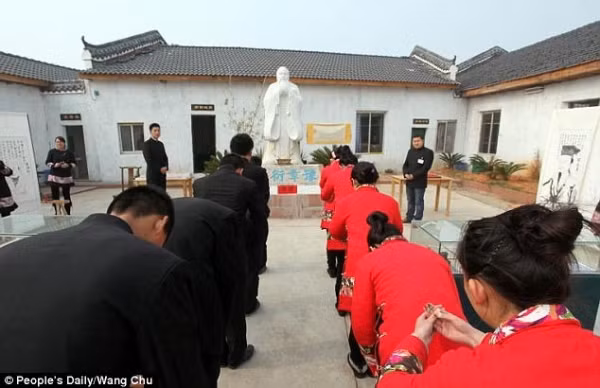 ‘Dia nguc tran gian’ trong trai cai nghien Internet: Danh hoc vien tan nhan-Hinh-3