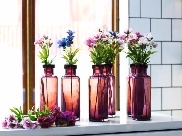 Một chiếc giá nho nhỏ đựng các loại cây là món quà dành cho các bà vợ yêu thích trồng cây.