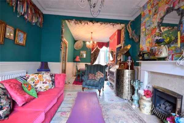 Ben ngoai cu ky, khong tuong tuong noi ben trong ngoi nha lai an tuong the nay-Hinh-2